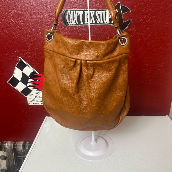 Marc Jacobs Tan Leather Shoulder Bag callouts in the picture. - Picture 4 of 11